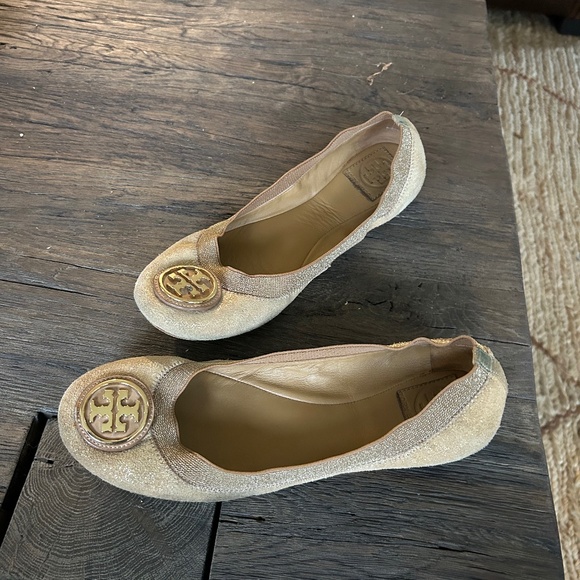TORY BURCH LOGO BALLET FLATS DRESS SHOES GOLD SPARKLE SIZE 9.5 - Picture 2 of 10